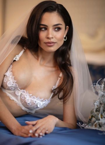 Spodní prádlo sněhového odstínu