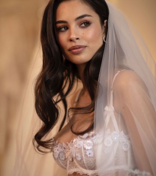 Spodní prádlo sněhového odstínu